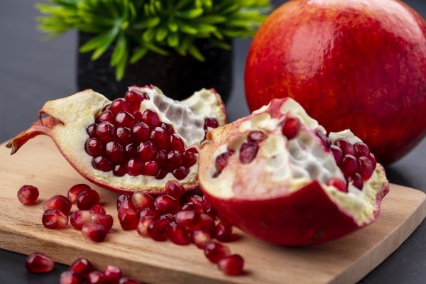 DİŞLERİ BOYAYAN NAR, CORONAYA KARŞI