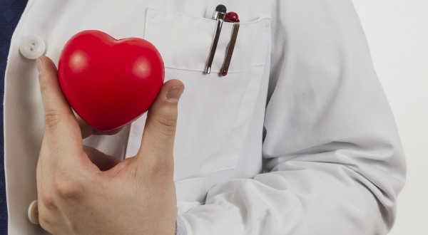 TIKALI DAMARLAR İÇİN YAPILAN KALP AMELİYATLARI GEREKSİZ OLABİLİR!