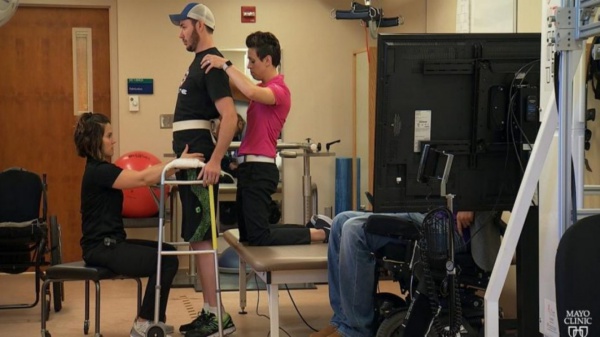 Yeniden yürüyebilmek için yeni umut: Elektronik implant