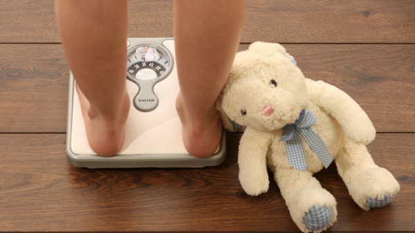 ANNELER DİKKAT! OBEZİTE ÇOCUKLUKTA BAŞLIYOR